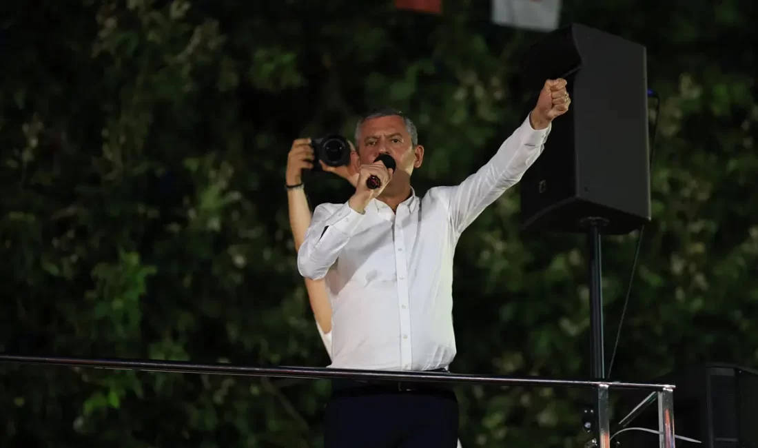 Özgür Özel Kartal’da “Millet İradesine Sahip Çıkıyor” Mitinginde Konuştu CHP Lideri Özgür Özel’den Kartal’da Güçlü Mesajlar: “Milletin İradesi Ayakta”