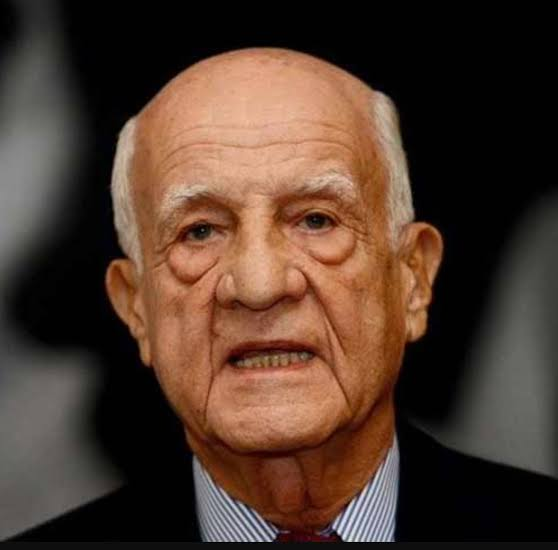 İnan Kıraç’ın Evliliği İptal Edildi, HSK Harekete Geçti: Vesayet Kararları Mercek Altında 87 yaşındaki iş insanı İnan Kıraç ile 75 yaşındaki Emine
