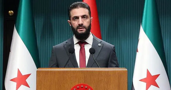 Ahmed el Şara açıkladı: Süveyda’da güvenliği yerel gruplara ve dini şeyhlere devrettik Suriye Arap Cumhuriyeti Cumhurbaşkanı Ahmed El Şara, televizyon konuşmasında Süveyda’da