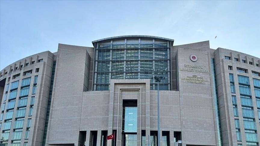 İBB’de 18 kişiye gözaltı kararı İstanbul Büyükşehir Belediyesine (İBB) yönelik yolsuzluk soruşturmasında haklarında gözaltı kararı