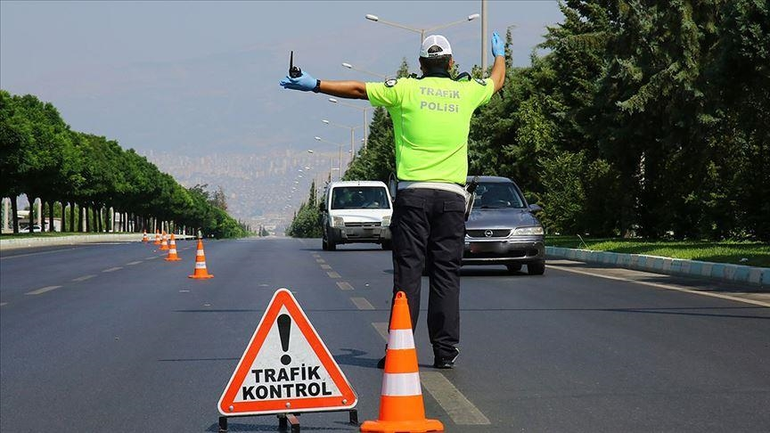 Bir Haftada 2,8 Milyon Araç Trafikte Denetlendi İçişleri Bakanı Yerlikaya, trafik denetimlerinde 386 bin 805 sürücünün kural