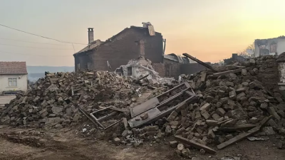 Çanakkale’de İki Orman Yangını Kontrol Altına Alındı – Bayramiç’te Yanan Evler Havadan Görüntülendi Çanakkale Sarıcaeli ve Bayramiç’teki orman yangınları büyük ölçüde kontrol altına