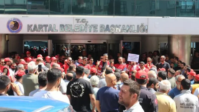 CHP’li Kartal Belediyesi’nde İşçiler Açlıkla Sınanıyor CHP’li Kartal Belediyesi’nde maaş krizi büyüyor. İşçiler, “25 Ağustos’a kadar